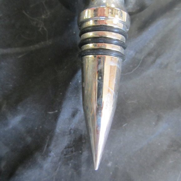 CLEAR GLASS WITH LASER ETCHED "H" IN CENTER BOTTLE STOPPER SIMPLE ELEGANCE - Picture 6 of 6